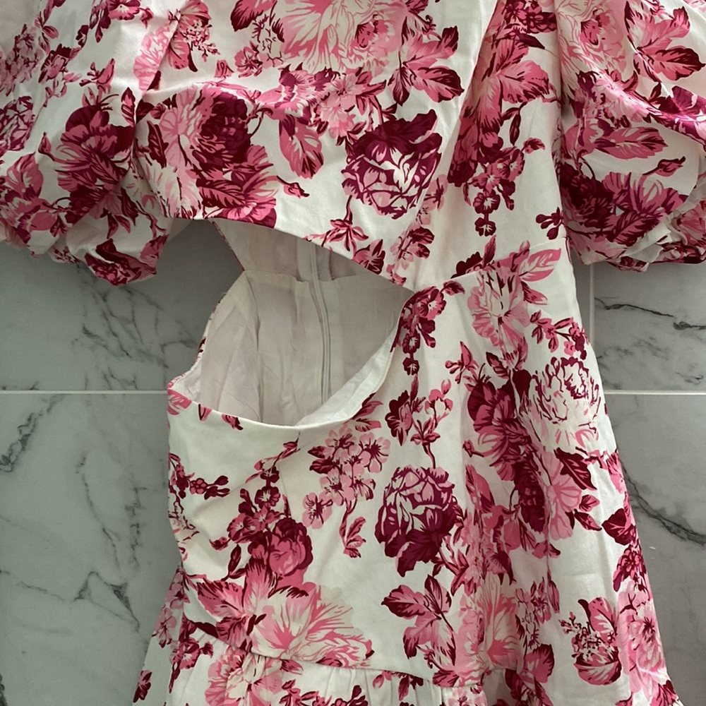 NWOT FLORAL DRESS - Picture 5 of 9